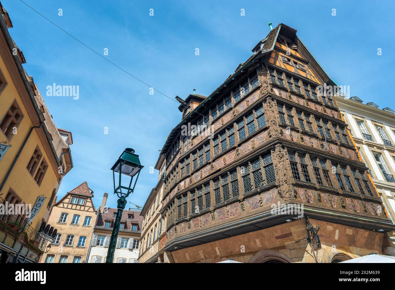 Maison Kammerzel, ancienne maison médiévale aux murs sculptés en bois à Strasbourg, France Banque D'Images