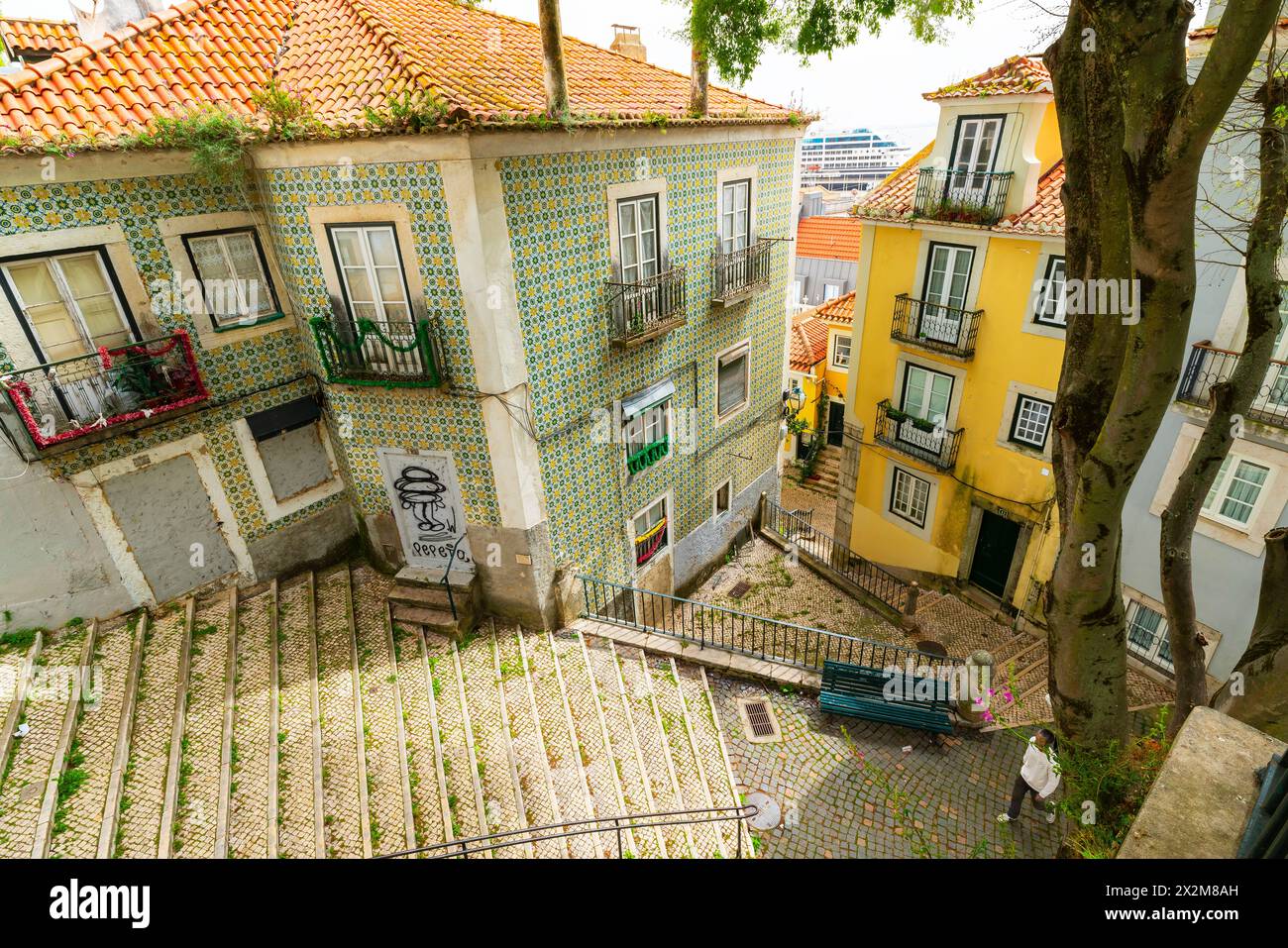 Rues pittoresques du quartier Alfama de la vieille ville de Lisbonne. Portugal. Banque D'Images