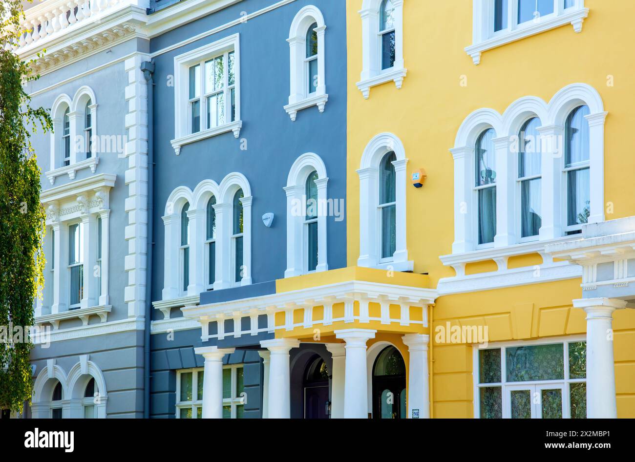 Géographie / voyage, Grande-Bretagne, Angleterre, Londres, Notting Hill Gate, façade de maisons de ville colorées, AUTORISATION-DROITS-SUPPLÉMENTAIRES-INFO-NON-DISPONIBLE Banque D'Images