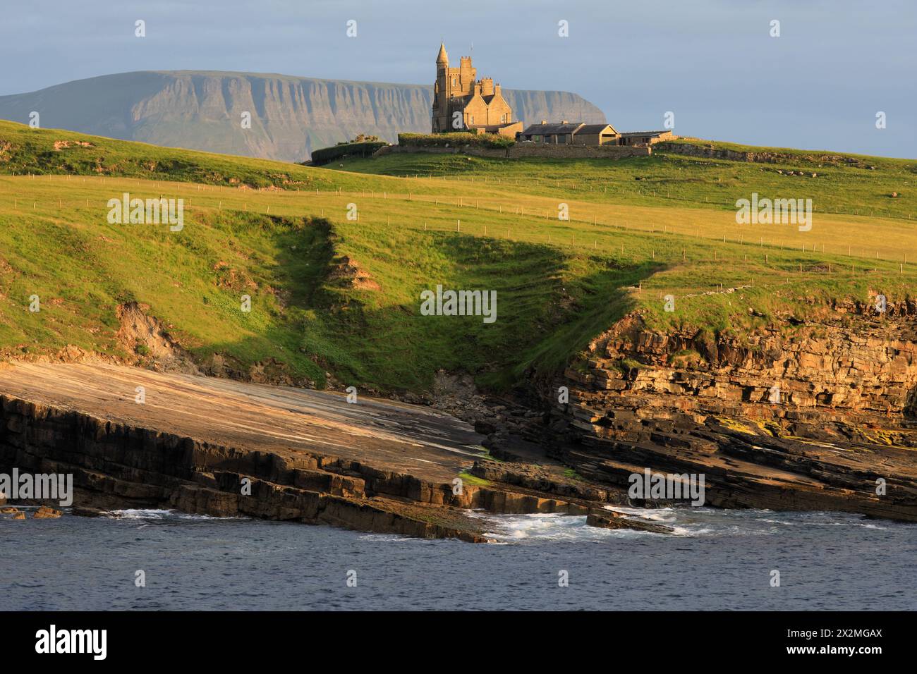 Géographie / voyage, Irlande, comté Sligo, Mullaghmore Peninsula, Classiebawn Castle, VUE EXTÉRIEURE, AUTORISATION-DROITS-SUPPLÉMENTAIRE-INFO-NON-DISPONIBLE Banque D'Images