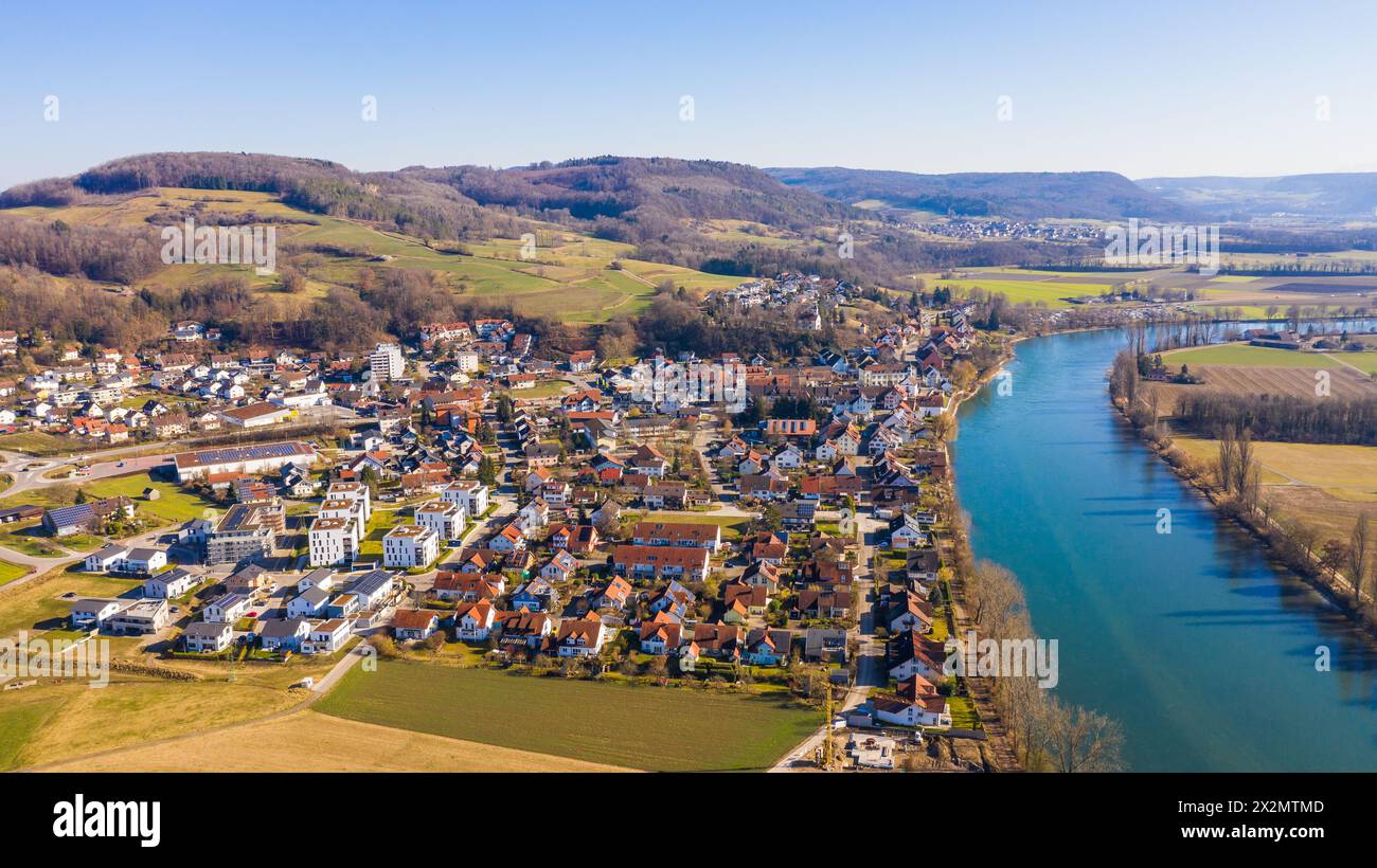 Küssaberg, Deutschland - 13. Février 2022 : Blick auf die Gemeinde Küssaberg in Süddeutschland am Rhein unmitelbar an der Grenze zur Schweiz. Banque D'Images
