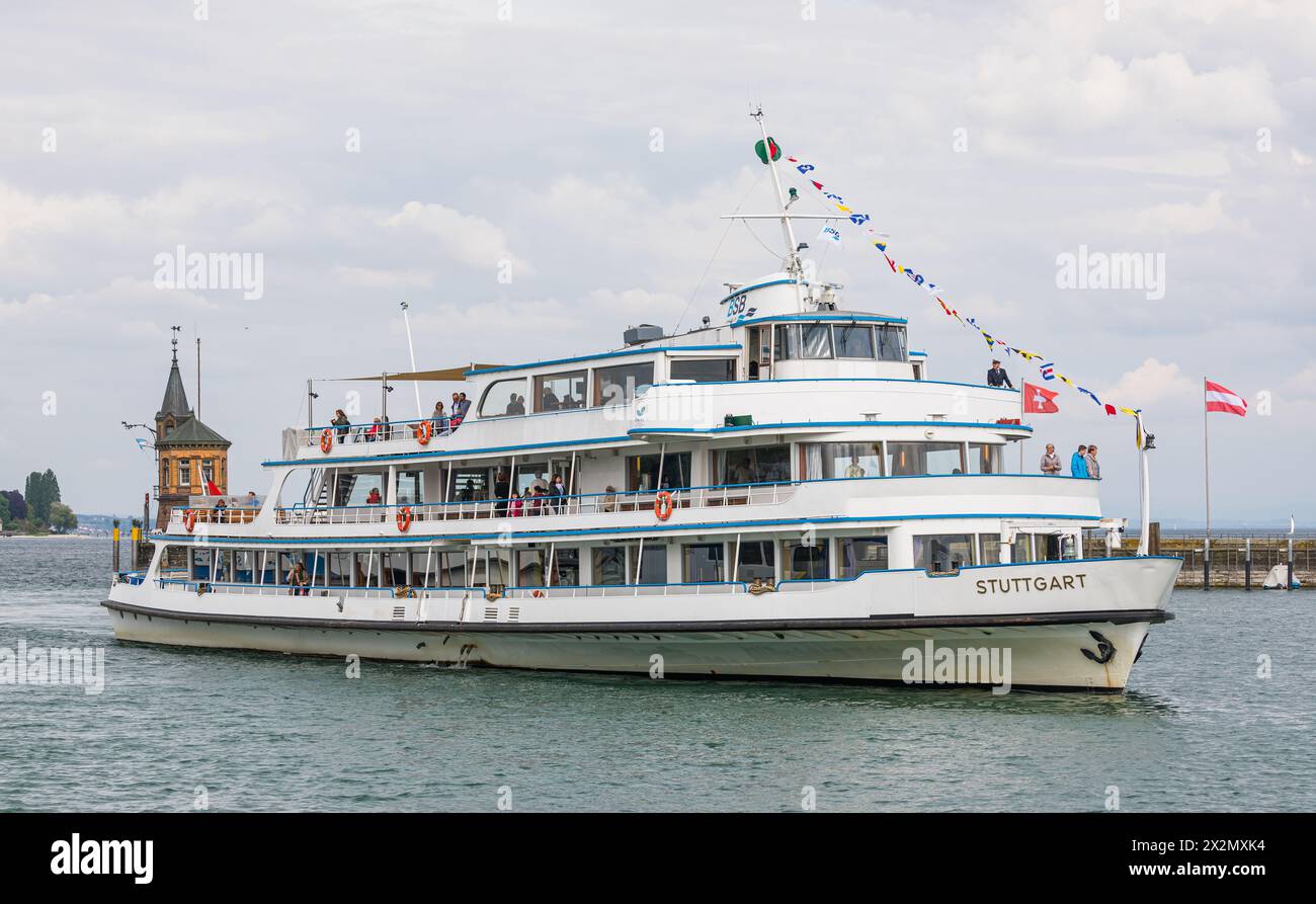 DAS Motorschiff Stuttgart kehrt von seiner Rundfahrt in den heimischen Hafen in Konstanz zurück. (Konstanz, Allemagne, 08.05.2022) Banque D'Images