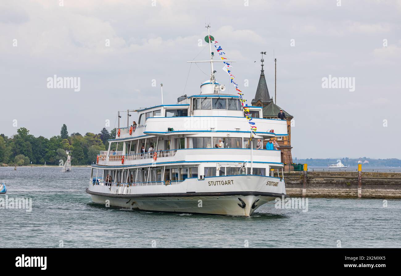 DAS Motorschiff Stuttgart kehrt von seiner Rundfahrt in den heimischen Hafen in Konstanz zurück. (Konstanz, Allemagne, 08.05.2022) Banque D'Images