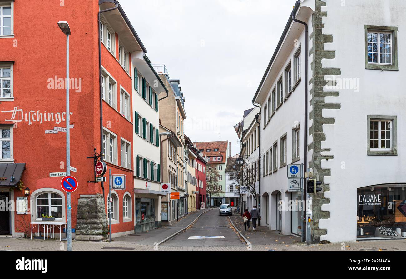 Blick von der Unteren Laube in der Paradiesstrasse und somit in den Beginn der Konstanzer Altstadt. (Konstanz, Deutschland, 20.11.2022) Banque D'Images