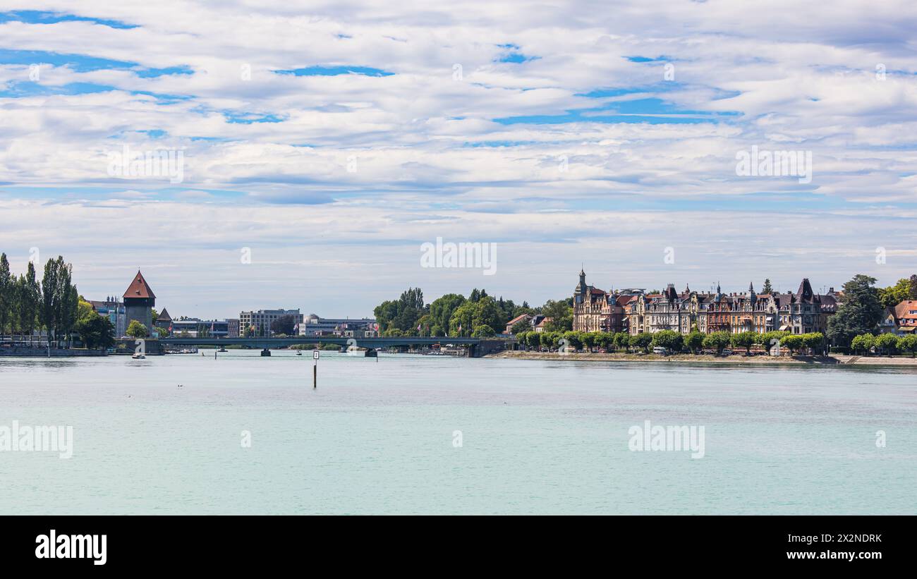 Blick auf einen Teil der Altstadt von Konstanz am Bodensee. Gut zusehen die Alte Rheinbrücke, BEI Rheinkilomètre null. (Konstanz, Deutschland, 13.07. Banque D'Images