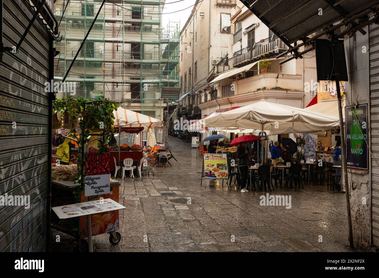 Un jour de pluie à Piazza Caracciolo à Palerme en Sicile Banque D'Images
