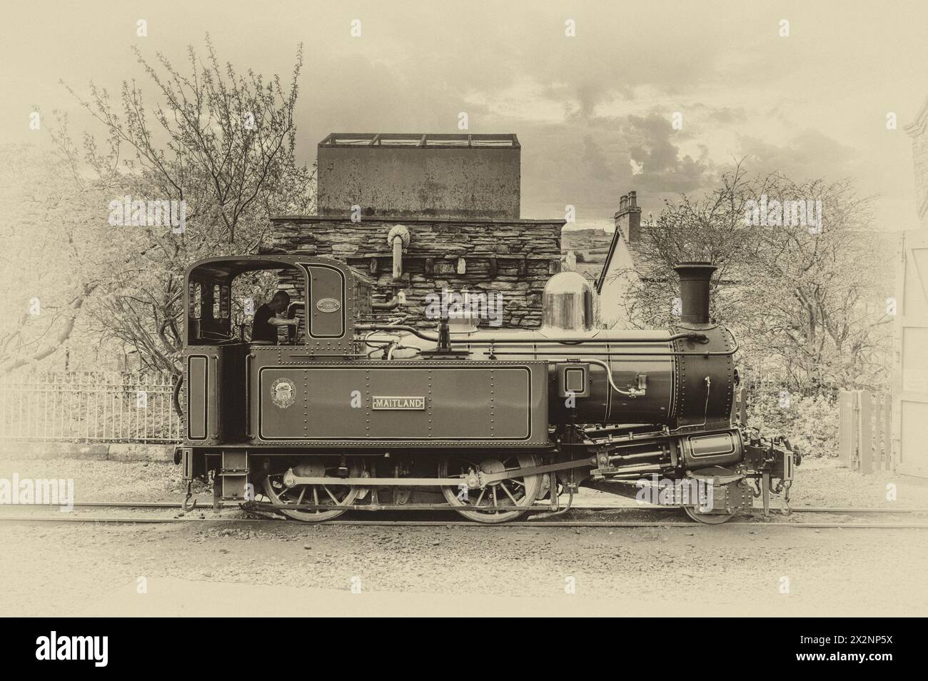 L'image est du train à vapeur Maitland qui circule entre Douglas et la station balnéaire côtière de Port Erin sur la pointe sud-ouest de l'île de Man Banque D'Images