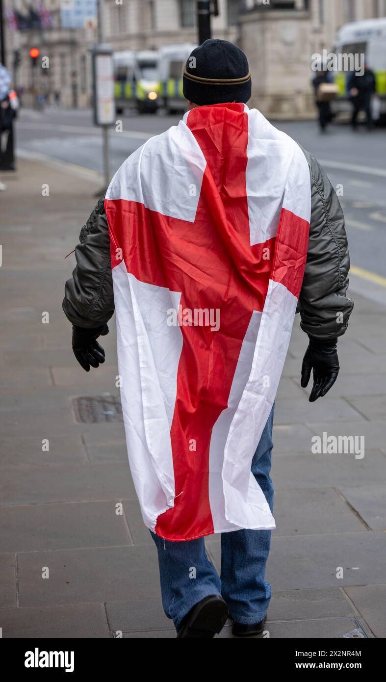 Londres, Royaume-Uni. 23 avril 2024. Manifestations de droite à Whitehall Londres le jour de la Saint-Georges, en présence policière importante crédit : Ian Davidson/Alamy Live News Banque D'Images