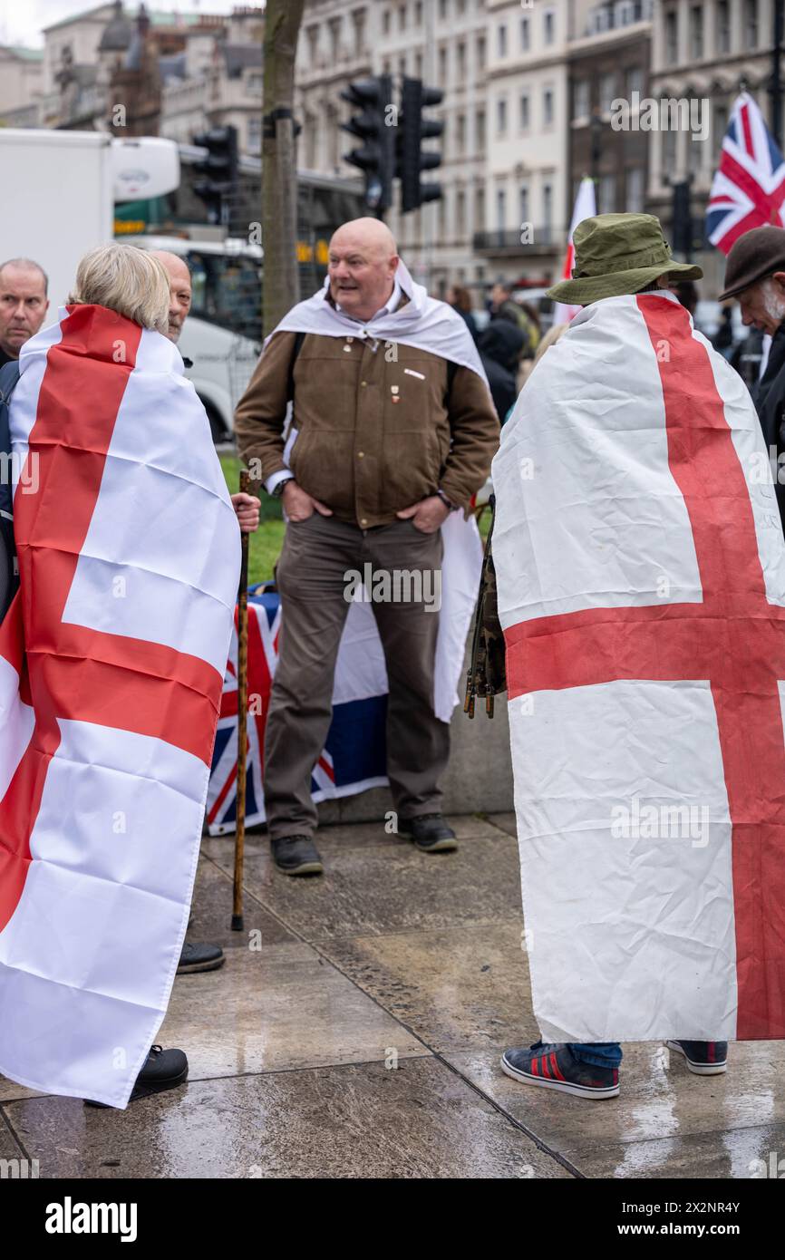 Londres, Royaume-Uni. 23 avril 2024. Manifestations de droite à Whitehall Londres le jour de la Saint-Georges, en présence policière importante crédit : Ian Davidson/Alamy Live News Banque D'Images