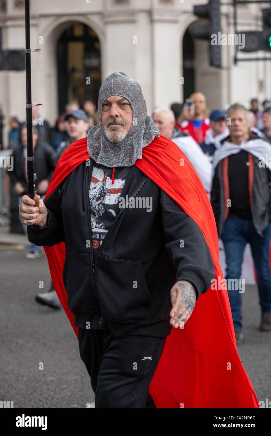 Londres, Royaume-Uni. 23 avril 2024. Manifestations de droite à Whitehall Londres le jour de la Saint-Georges, en présence policière importante crédit : Ian Davidson/Alamy Live News Banque D'Images