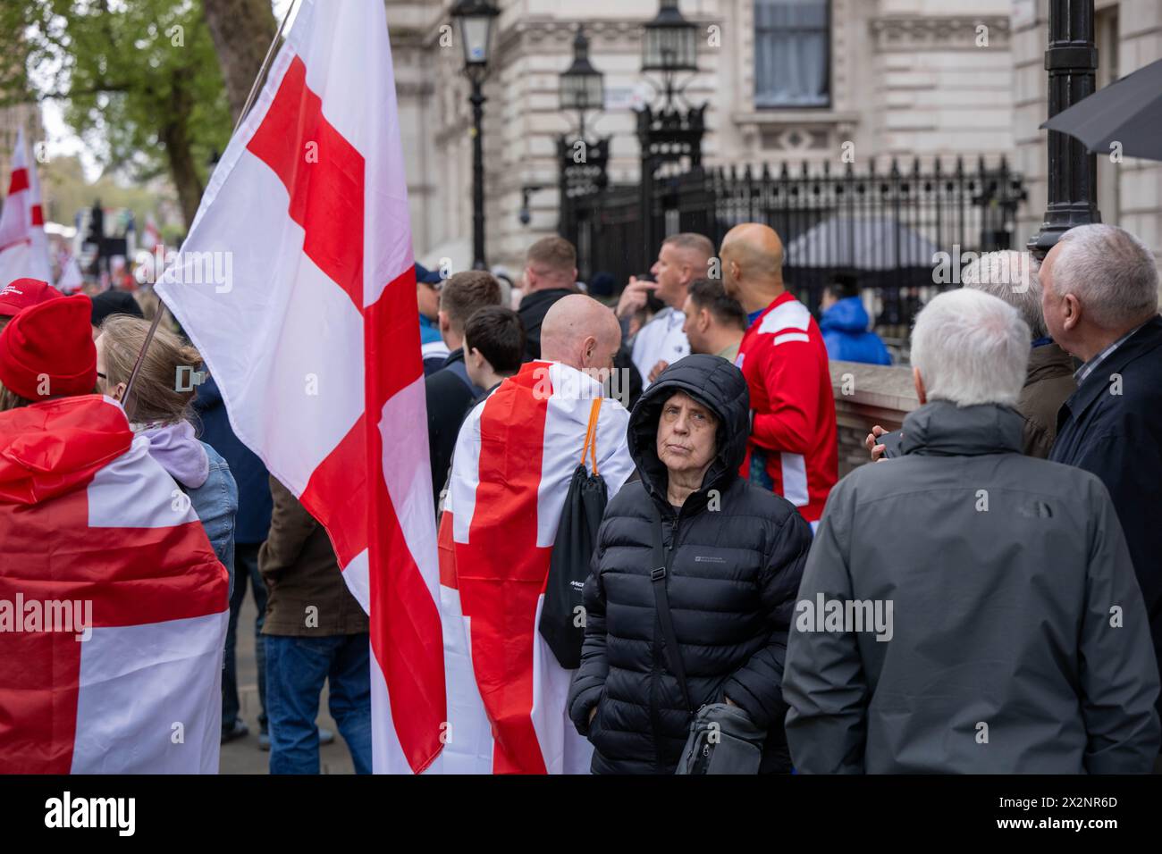 Londres, Royaume-Uni. 23 avril 2024. Manifestations de droite à Whitehall Londres le jour de la Saint-Georges, en présence policière importante crédit : Ian Davidson/Alamy Live News Banque D'Images