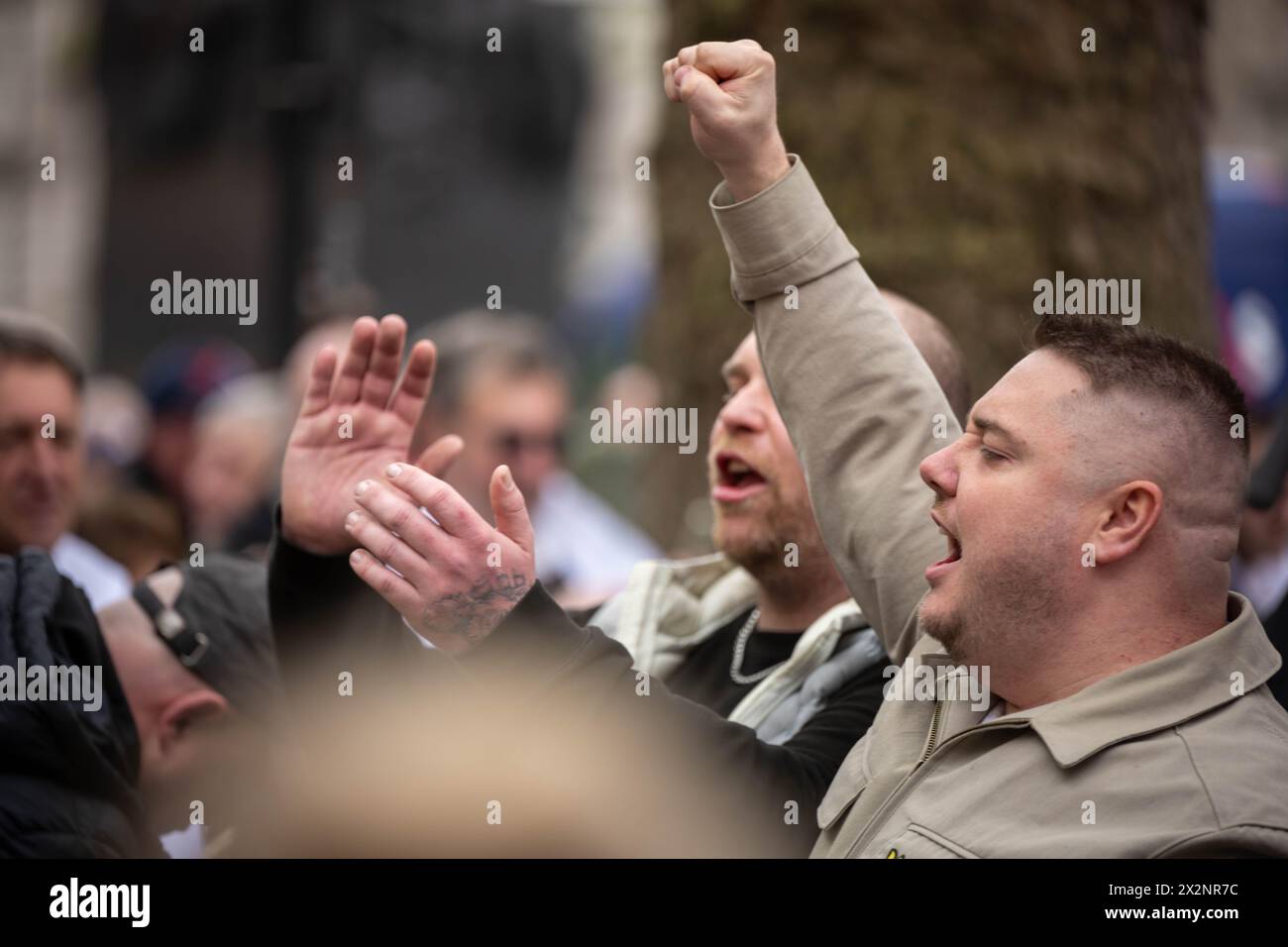 Londres, Royaume-Uni. 23 avril 2024. Manifestations de droite à Whitehall Londres le jour de la Saint-Georges, en présence policière importante crédit : Ian Davidson/Alamy Live News Banque D'Images