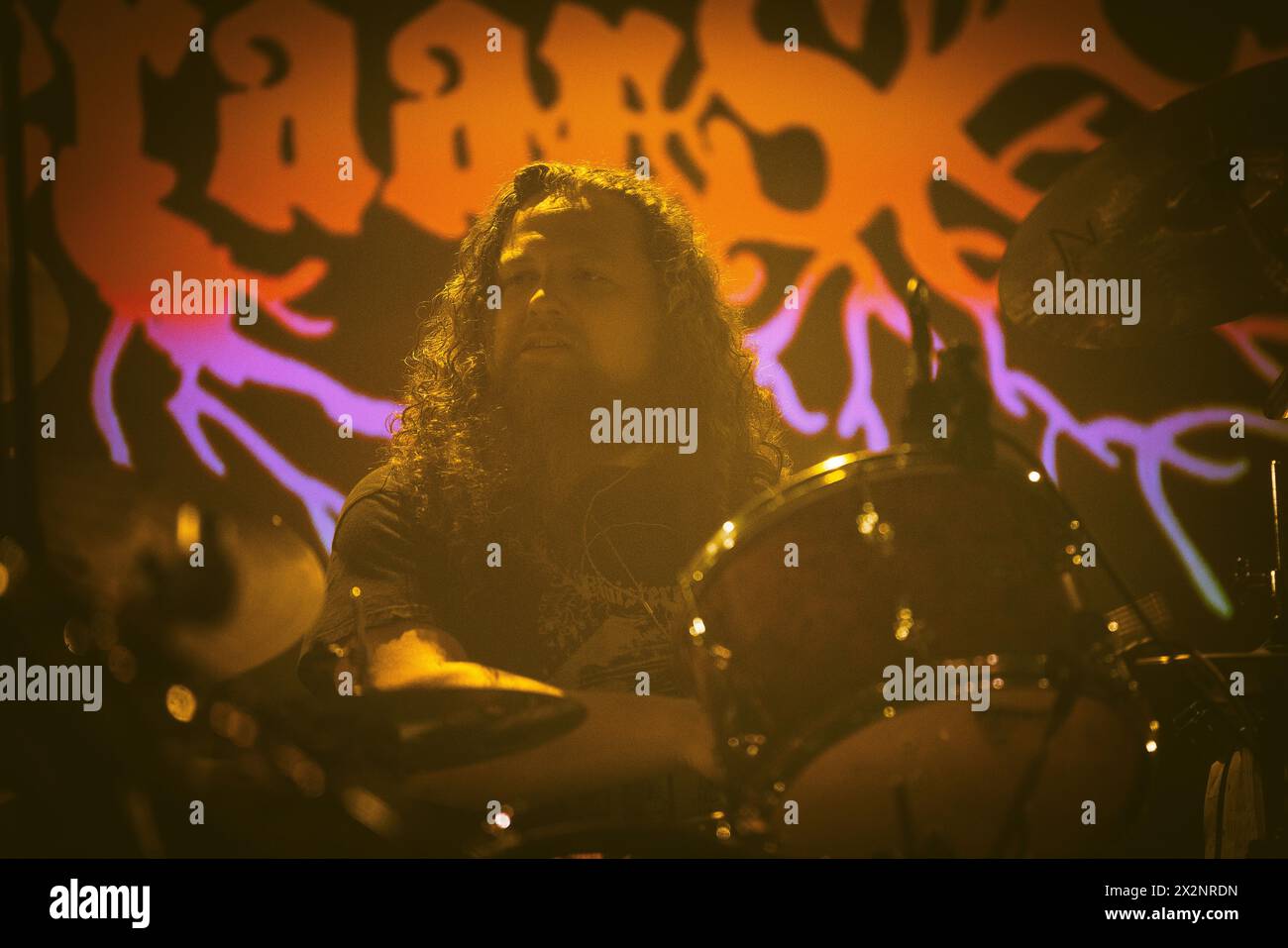 Tilburg, pays-Bas. 21 avril 2024. Le groupe de post black metal néerlandais Fluisteraars donne un concert live lors du festival de musique néerlandais Roadburn Festival 2024 à Tilburg. (Crédit photo : Gonzales photo - Peter Troest). Banque D'Images