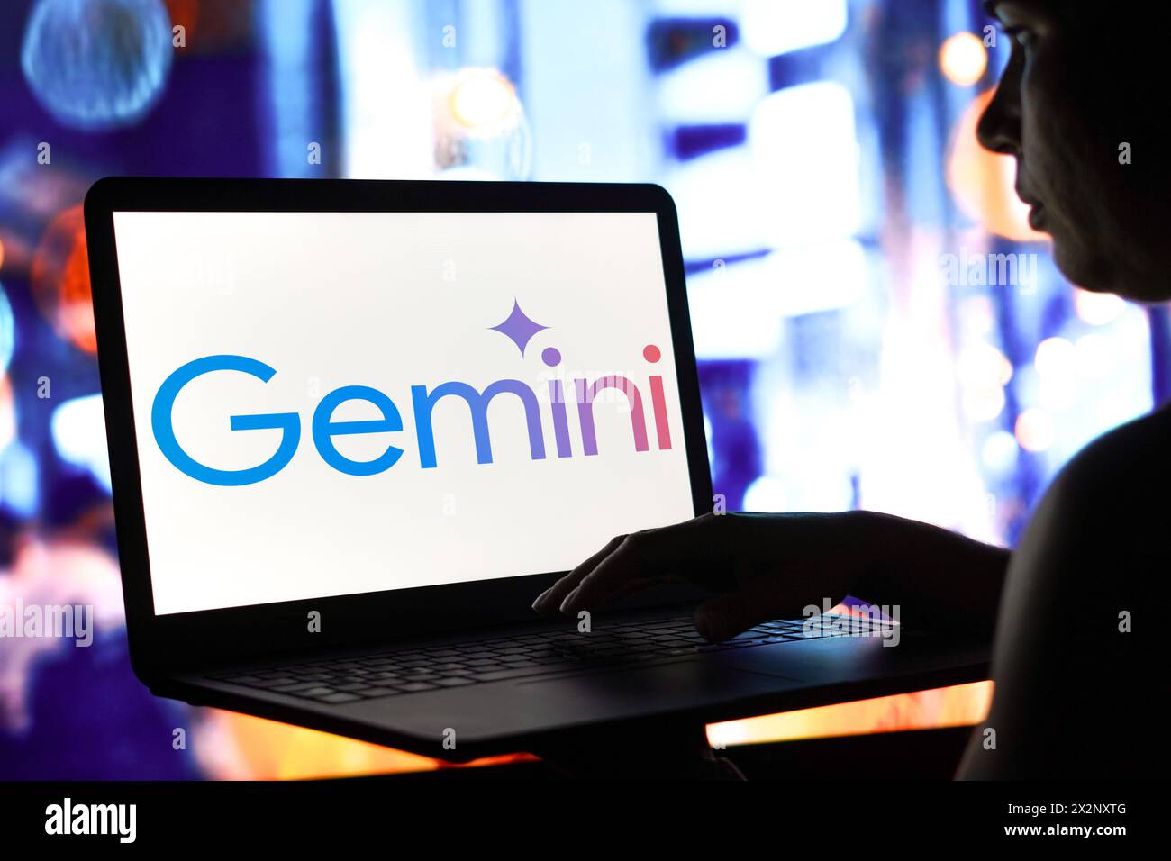 Dans cette illustration photo, le logo Google Gemini est affiché sur un écran d'ordinateur portable. Banque D'Images
