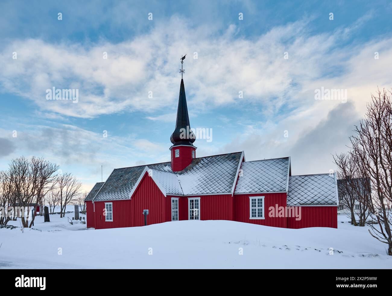 Église rouge en bois de Flakstad, Lofoten, Norvège, Europe Banque D'Images