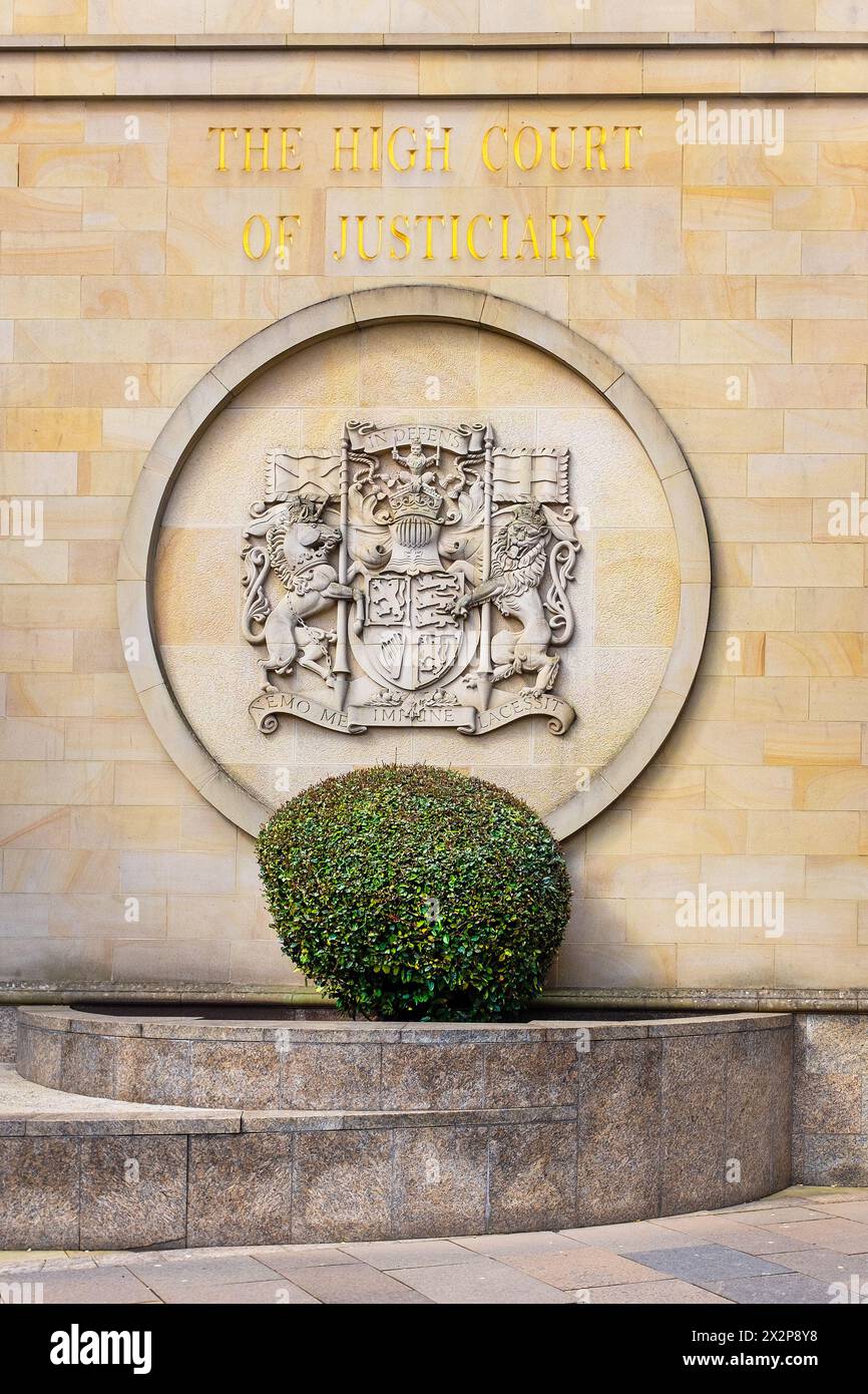 Signe et logo légal devant la haute Cour de justice, Saltmarket, Glasgow, Écosse, Royaume-Uni Banque D'Images