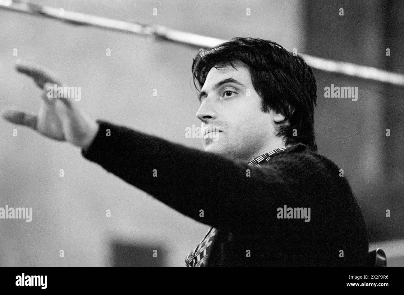 Riccardo Muti dirige le New Philharmonia Orchestra lors d'une session d'enregistrement EMI à All Saints Church Tooting, Londres en 1973 Banque D'Images