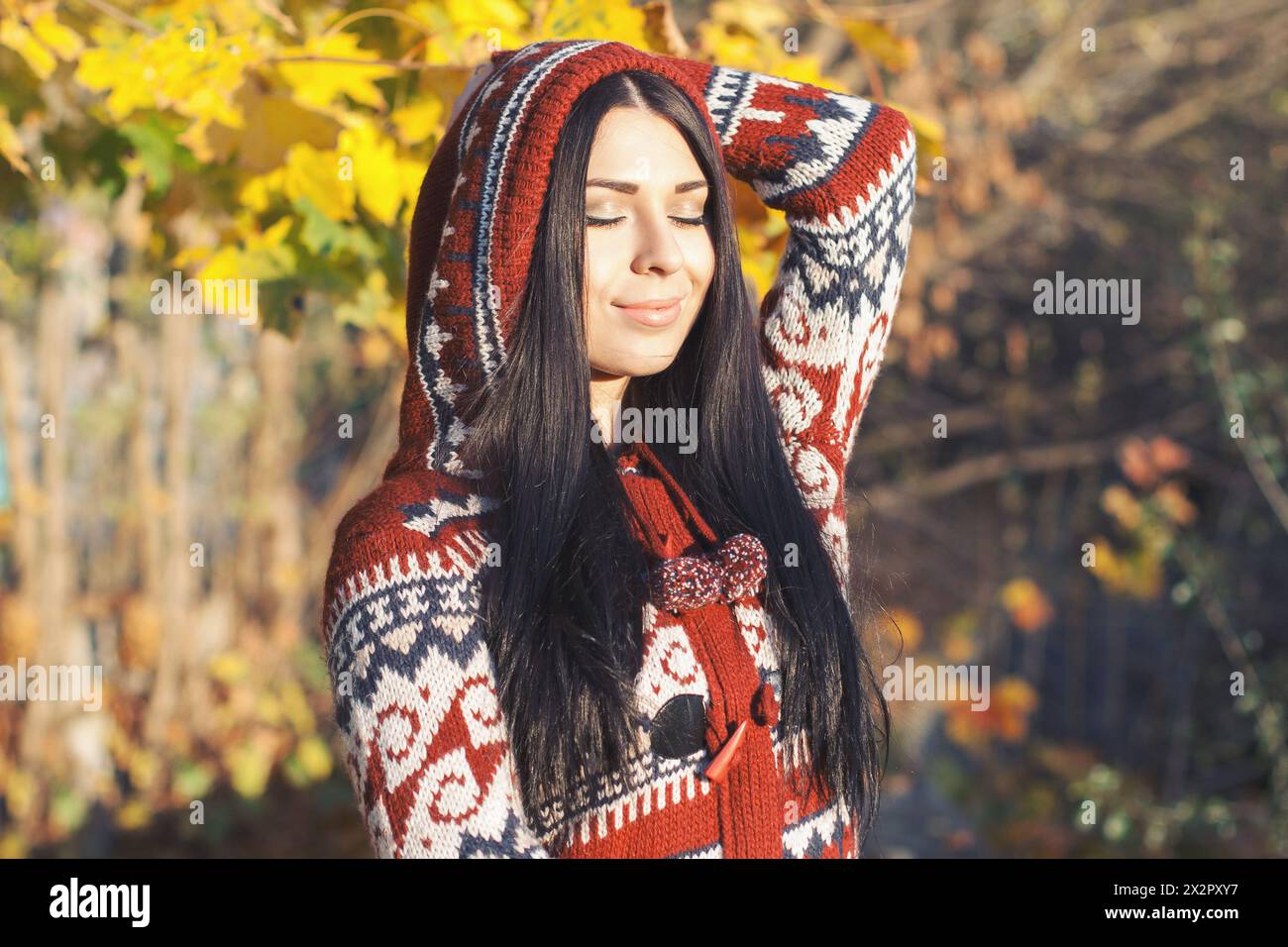 Belle femme en automne Banque D'Images