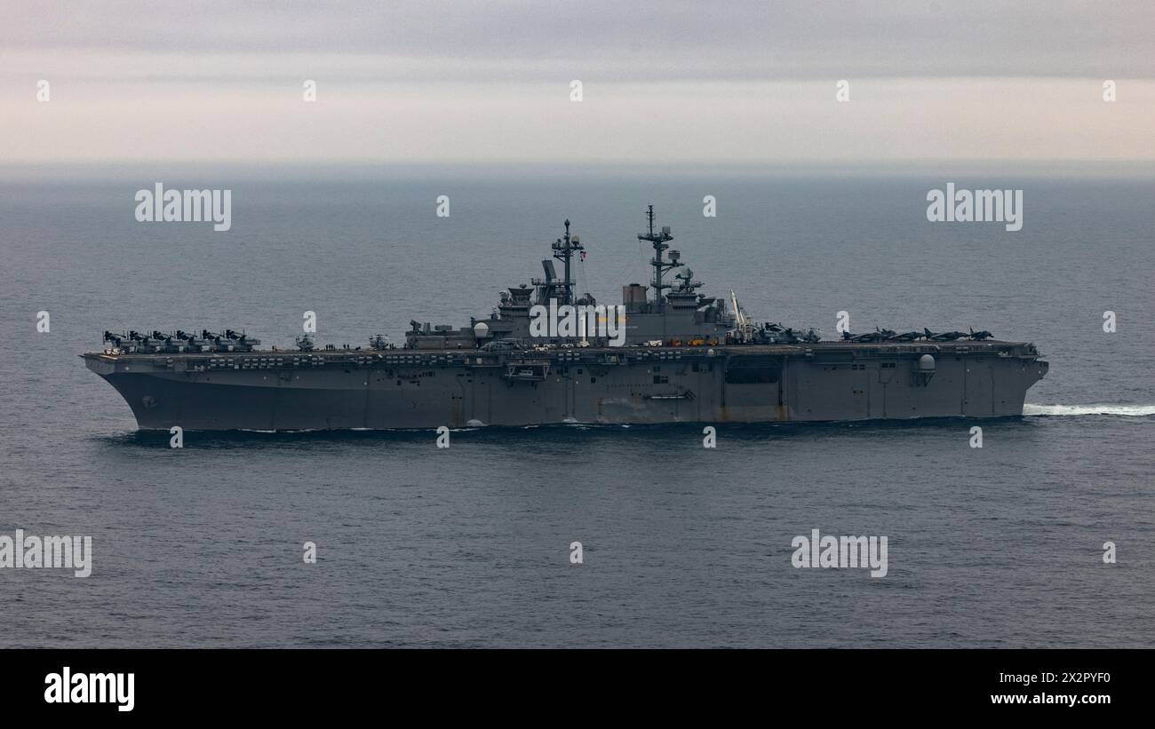 L’USS Wasp (LHD 1), avec la 24e Marine Expeditionary Unit (MEU) embarquée, est en cours dans l’océan Atlantique pendant l’Exercis de l’unité de formation composite Banque D'Images