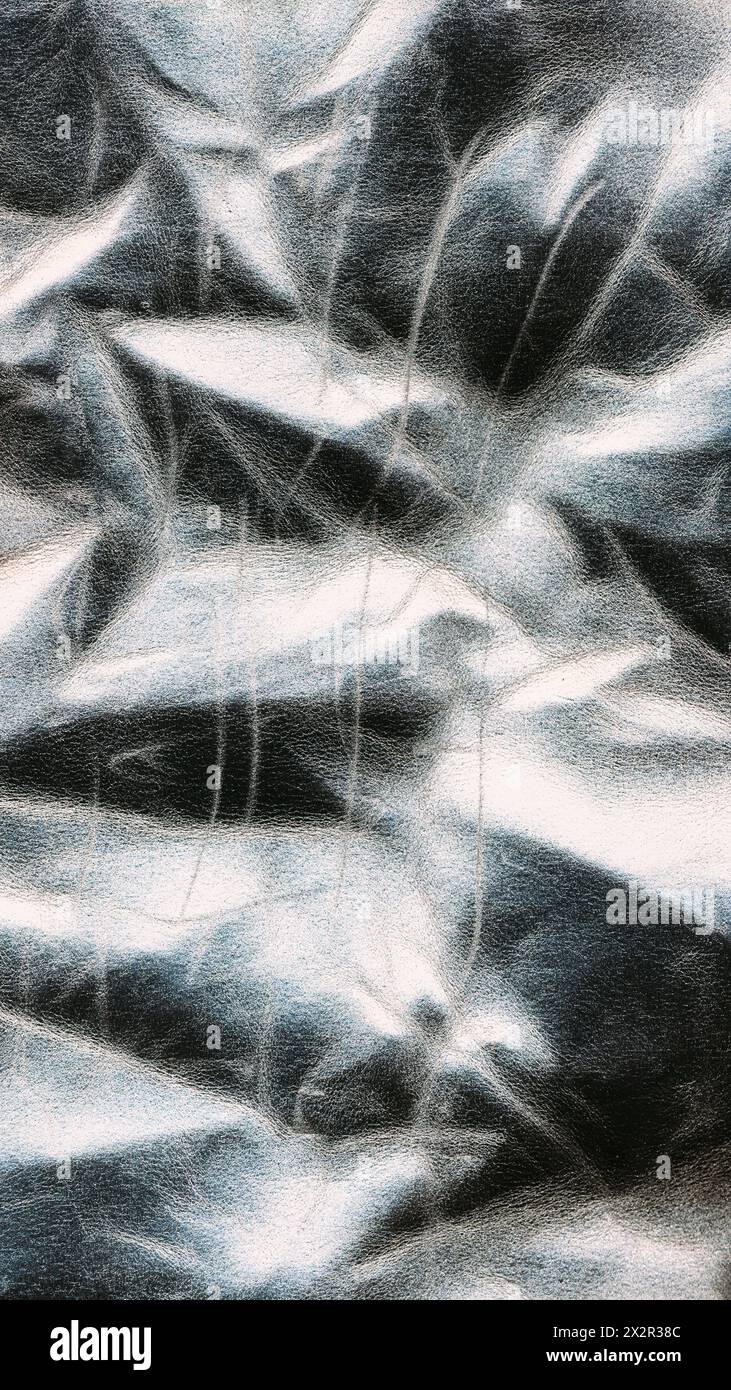 Texture rayée. Feuille vieillie. Fond abstrait grunge abstrait de distorsion matérielle analogique argentée de surface endommagée de couleur blanche argentée. Banque D'Images