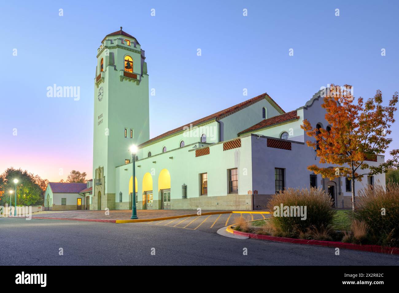 Boise, Idaho, USA au dépôt de Boise sur un crépuscule d'automne. Banque D'Images