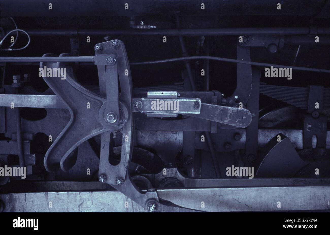 Assemblage et détail de l'engrenage et de la tringlerie d'une locomotive à vapeur comme nature morte. Banque D'Images