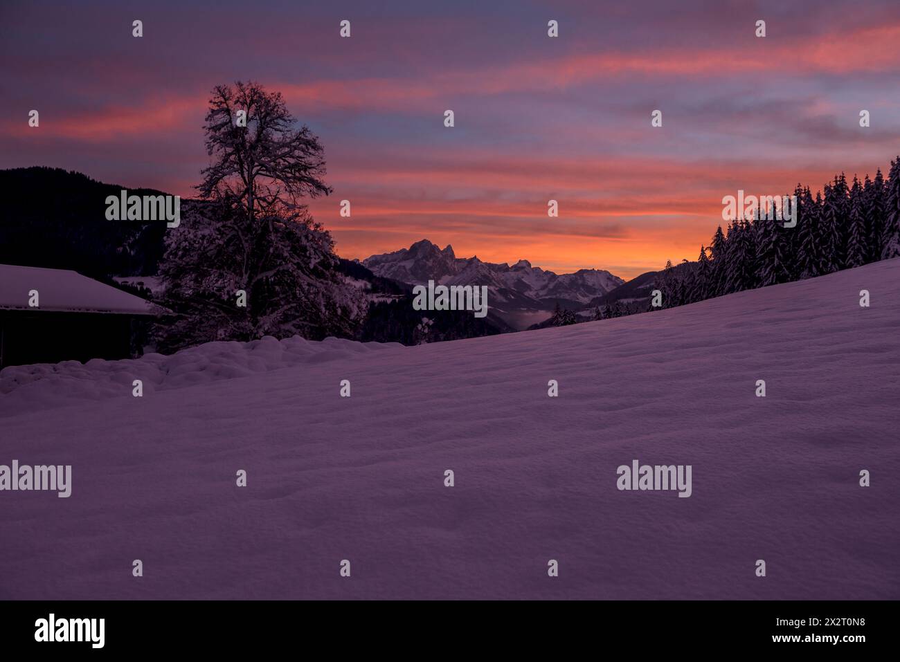 Autriche, Terre de Salzbourg, Eben im Pongau, montagnes de Dachstein à l'aube de l'hiver Banque D'Images