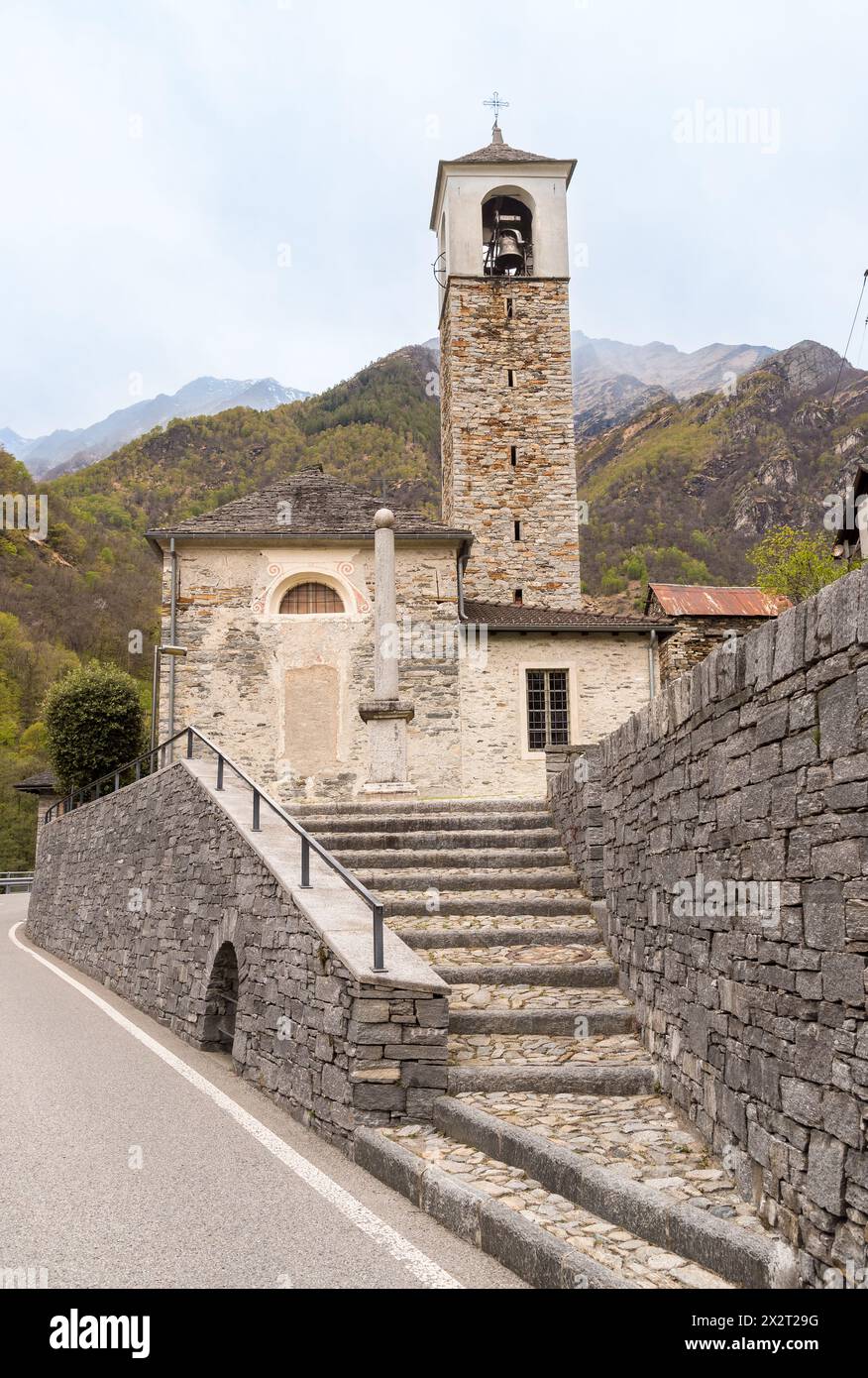 L'église de San Bartolomeo dans la vallée de Verzasca, district de Locarno dans le canton du Tessin, Suisse Banque D'Images