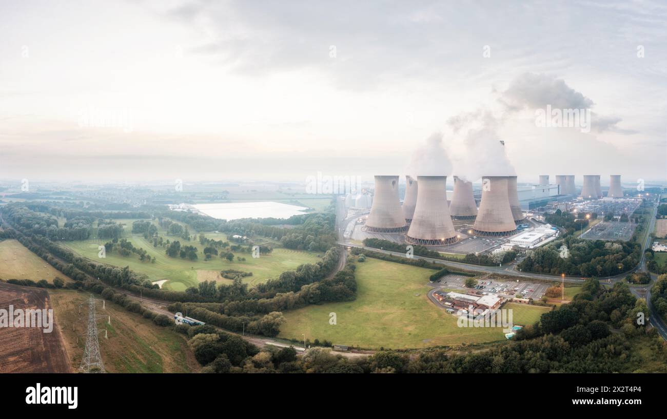 Royaume-Uni, Angleterre, Drax, centrale électrique Drax au coucher du soleil Banque D'Images