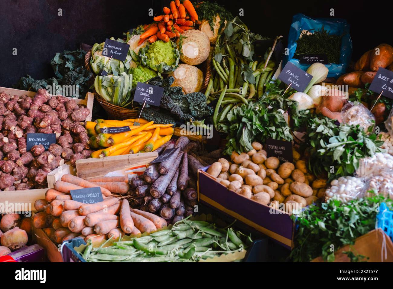 Légumes sains biologiques à vendre au marché Banque D'Images
