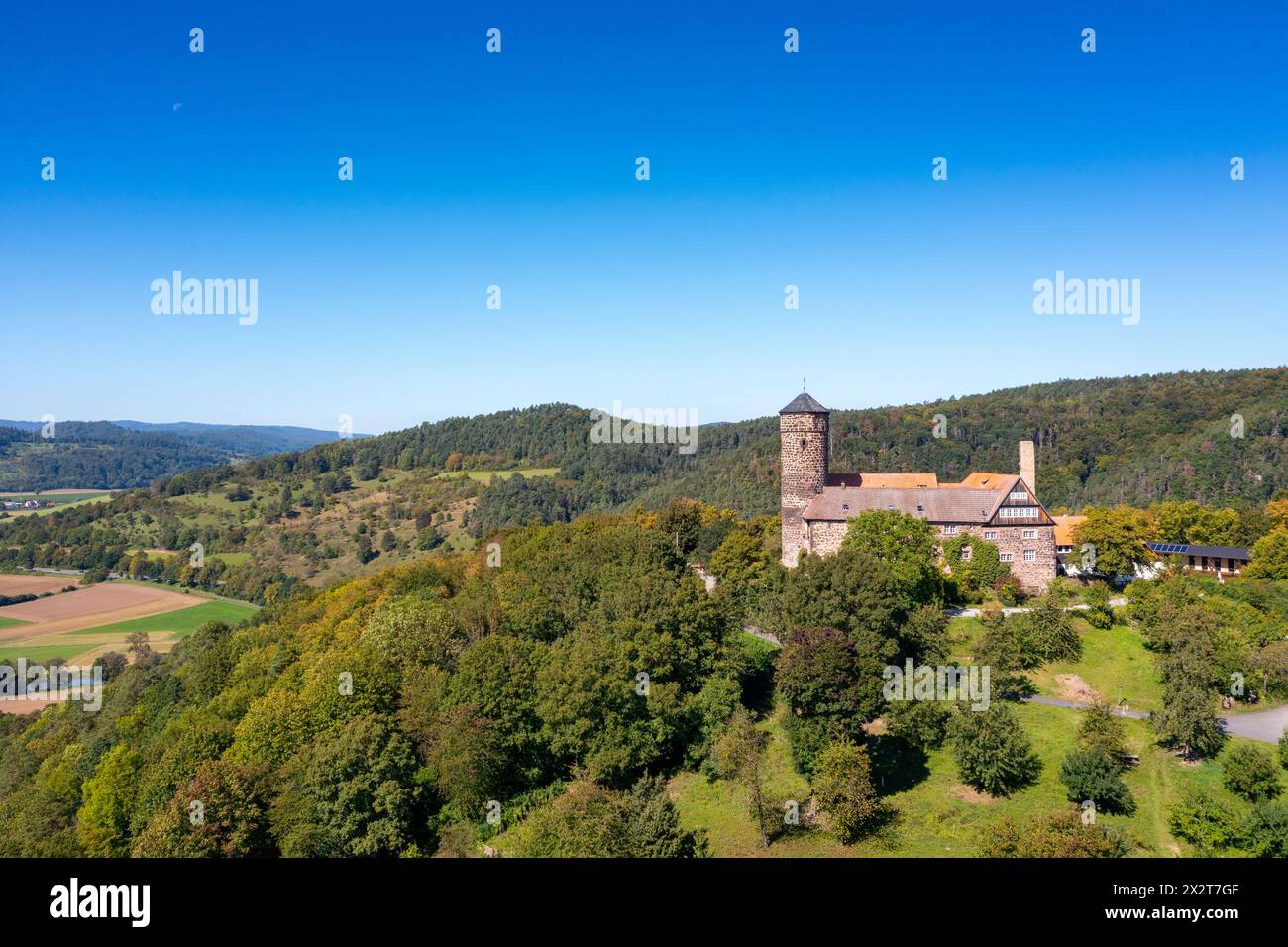 Allemagne, Hesse, Witzenhausen, Burg Ludwigstein et paysage environnant en été Banque D'Images