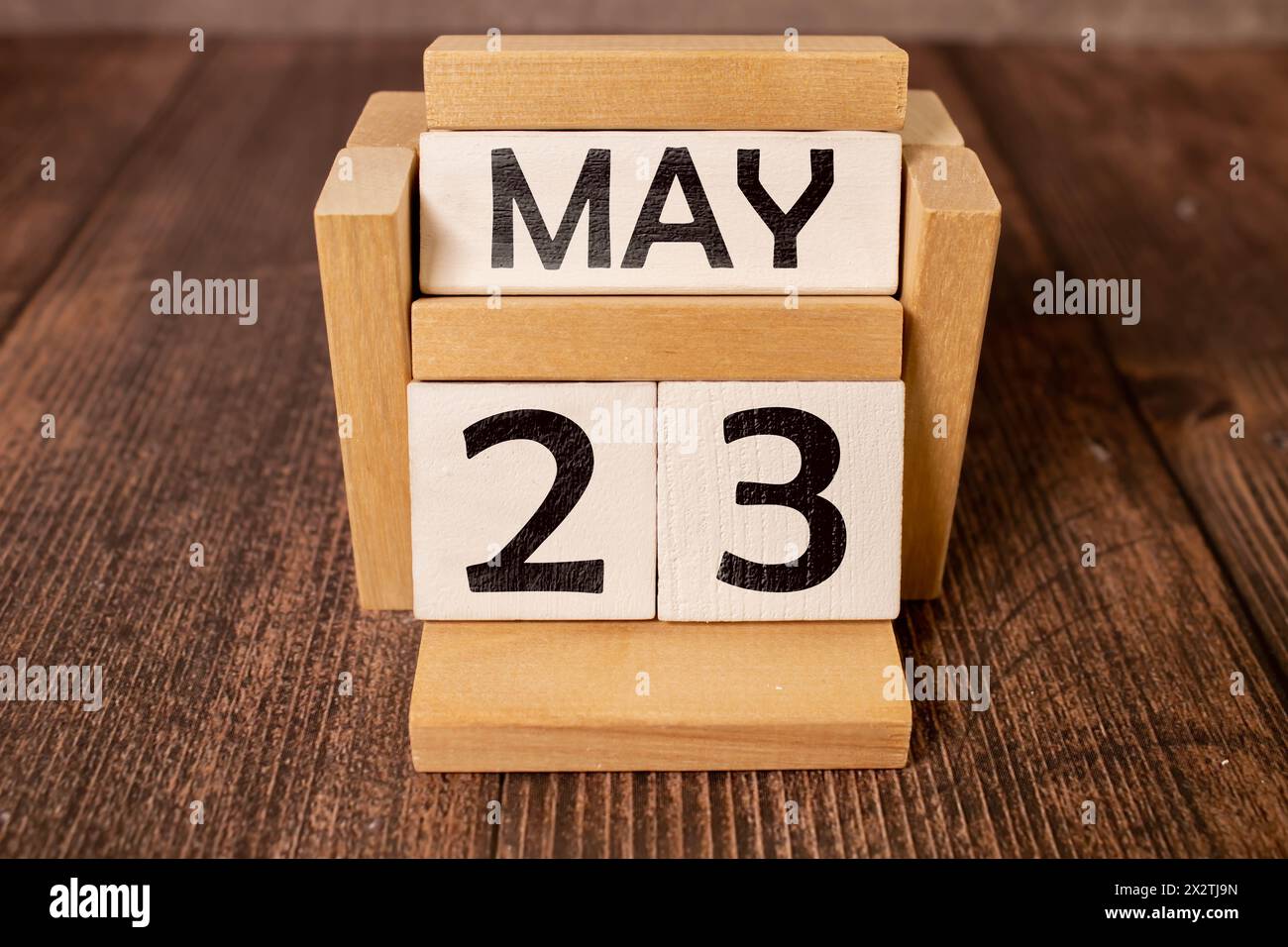 Texte du 23 mai avec fond de tableau noir pour le calendrier. Et mai est le cinquième mois de l'année. Banque D'Images