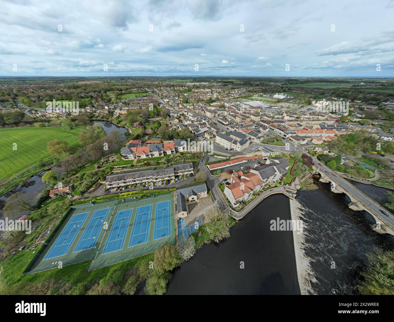 Vue aérienne grand angle au-dessus de Wetherby. Banque D'Images