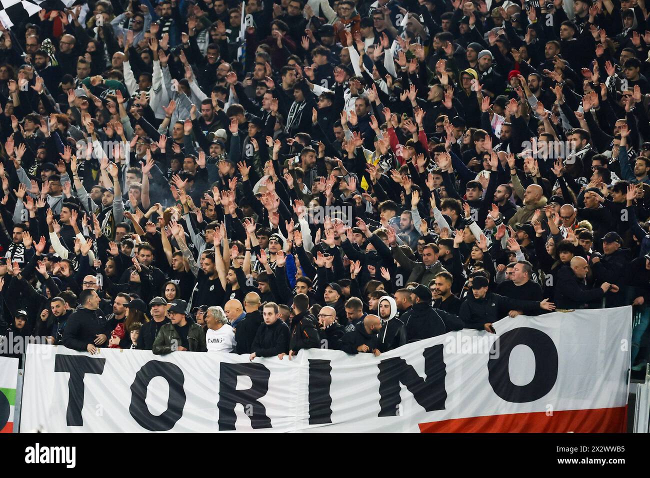 Supporters Juventus lors du match de demi-finale de la Coupe d'italie SS Lazio vs Juventus au stade Olimpico le 23 avril 2024 à Rome. Banque D'Images Supporters Juventus lors du match de demi-finale de la Coupe d'italie SS Lazio vs Juventus au stade Olimpico le 23 avril 2024 à Rome. Banque D'Images
