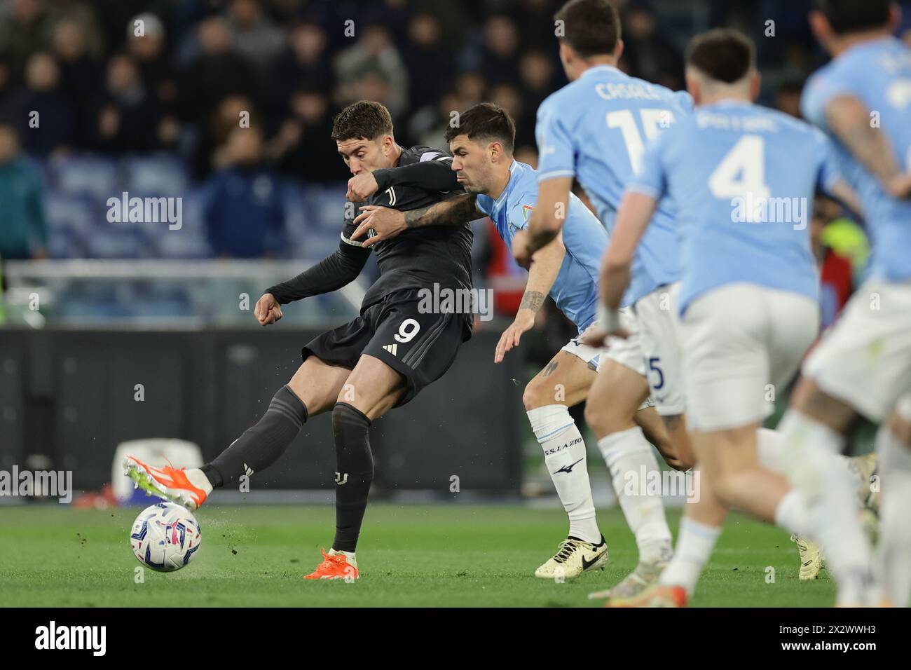 L'attaquant serbe de la Juventus Dusan Vlahovic lors du match de demi-finale de la Coupe d'italie SS Lazio vs Juventus au stade Olimpico le 23 avril 2024 à Rome. Banque D'Images L'attaquant serbe de la Juventus Dusan Vlahovic lors du match de demi-finale de la Coupe d'italie SS Lazio vs Juventus au stade Olimpico le 23 avril 2024 à Rome. Banque D'Images