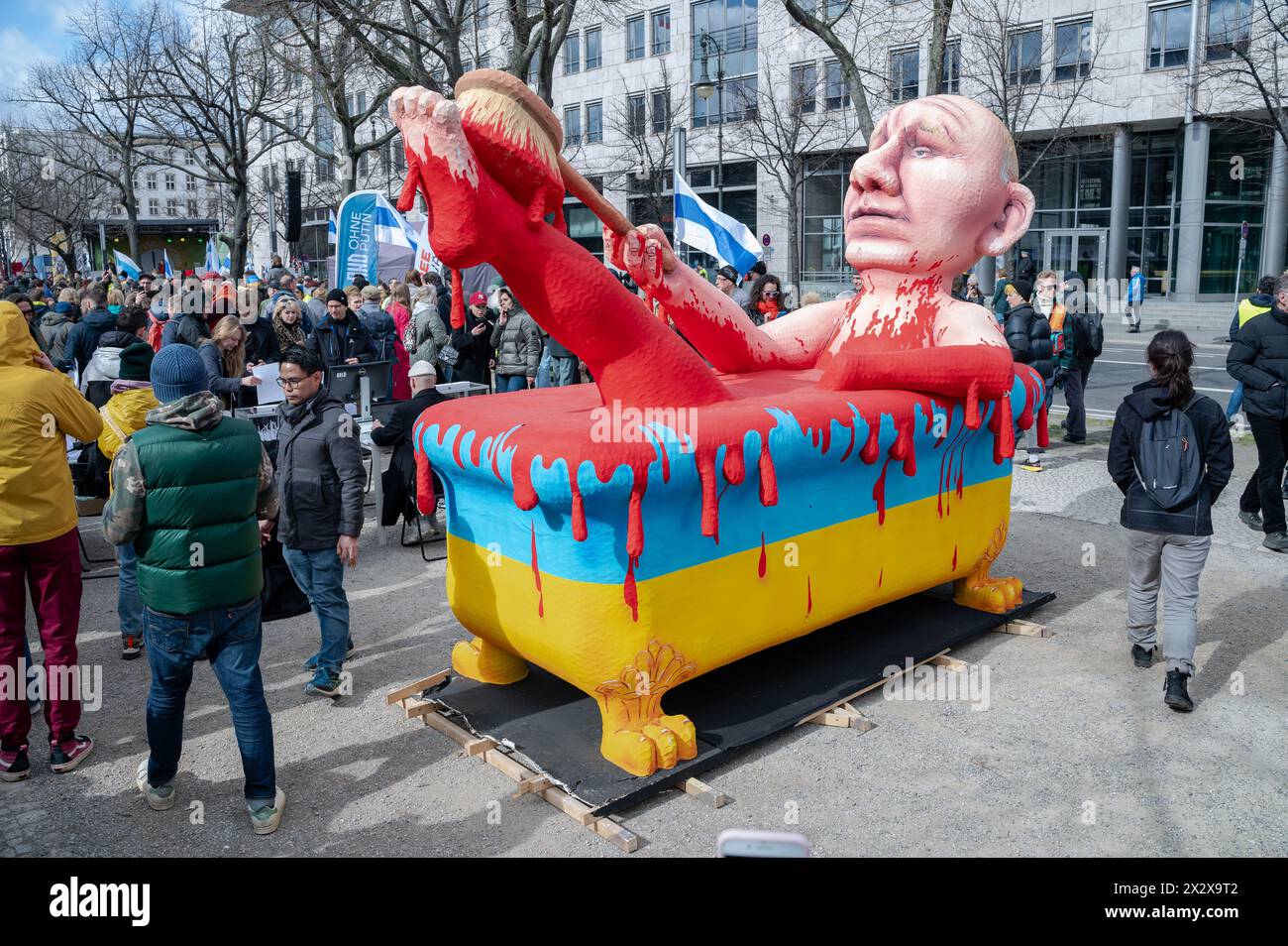 17.03.2024, Berlin, , Allemagne - Europe - des milliers de personnes (y compris de nombreux Russes en exil) protestent contre le président russe Poutine et la guerre de Banque D'Images