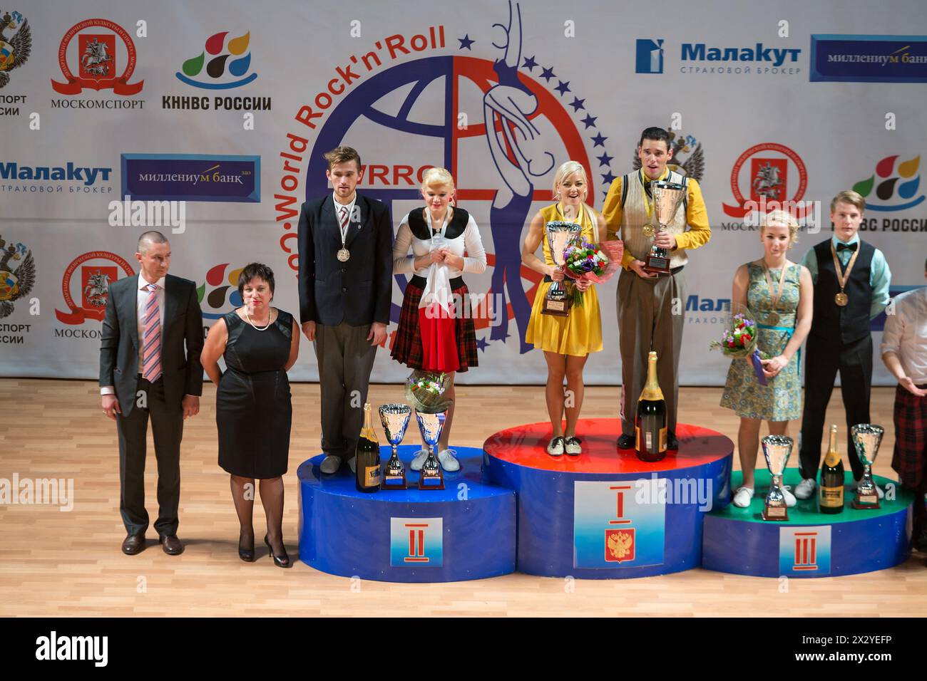 MOSCOU - OCT 27 : remise des prix aux participants du championnat du monde sur acrobatique Rock n roll et des World Masters boogie-woogie à Universal sports et Banque D'Images