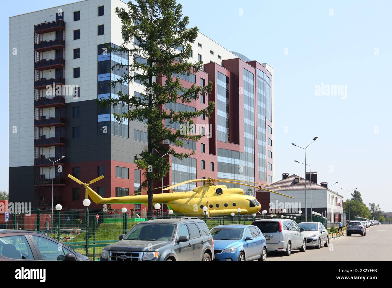 MOSCOU - 2 AOÛT : Monument à Mi-8 en vacances consacrées au 50e anniversaire de Mi-8 près de l'usine d'hélicoptères Mil, le 2 août 2012 à Moscou, Russi Banque D'Images