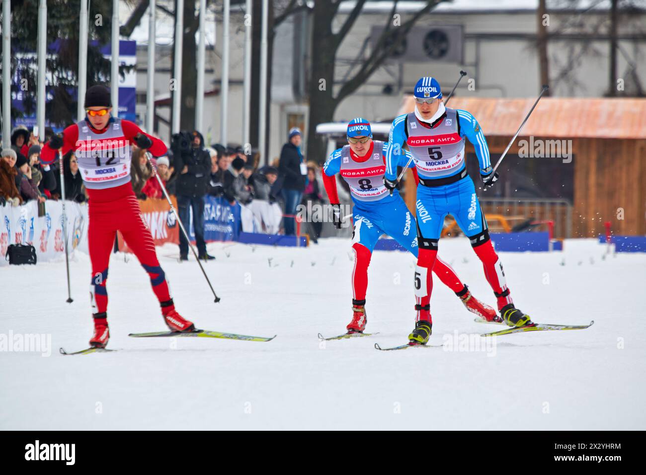 MOSCOU - 9 février : Groupe de skieurs lors de la Coupe continentale FIS course de ski dans la catégorie City-event, 9 février 2013, Moscou, Russie. La piste est construite Banque D'Images