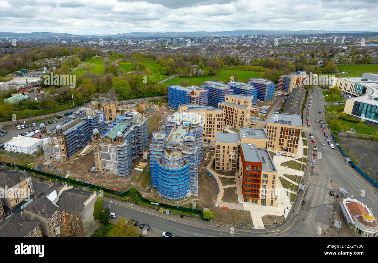 Vue aérienne de nouveaux immeubles d'habitation en construction dans le développement Victoria par Sanctuary Scotland à Langside, Glasgow, Écosse, Royaume-Uni Banque D'Images