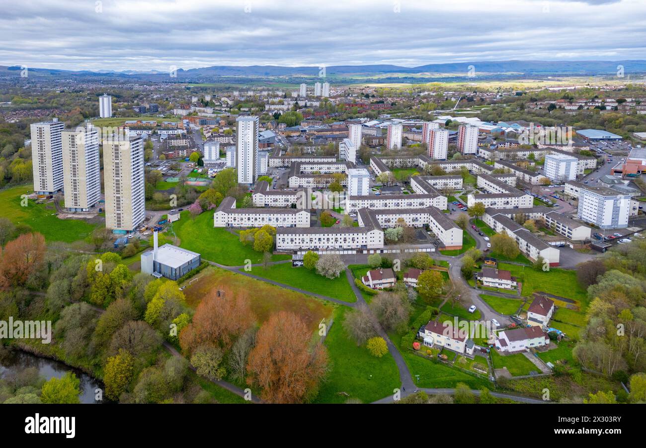 Vue aérienne depuis le drone du logement social de Wyndford à Maryhill Glasgow, Écosse, Royaume-Uni Banque D'Images