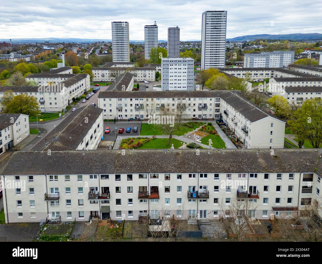 Vue aérienne depuis le drone du logement social de Wyndford à Maryhill Glasgow, Écosse, Royaume-Uni Banque D'Images