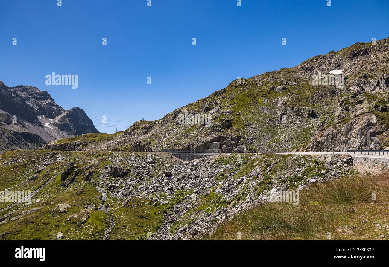 Blick in Richtung Passhöhe des Nufenpass, welche die Kantonsgrenze zwischen dem Kanton Tessin und dem Kanton Wallis darstellt. (Nufenenpass, Schweiz, Banque D'Images
