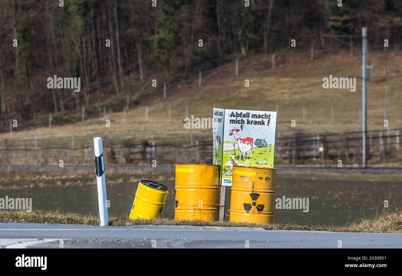 Marthalen, Schweiz - 29. Januar 2022 : einige Landwirte protestieren Still gegen ein mögliches Atomendlager in Region Zürcher Weinland. Banque D'Images