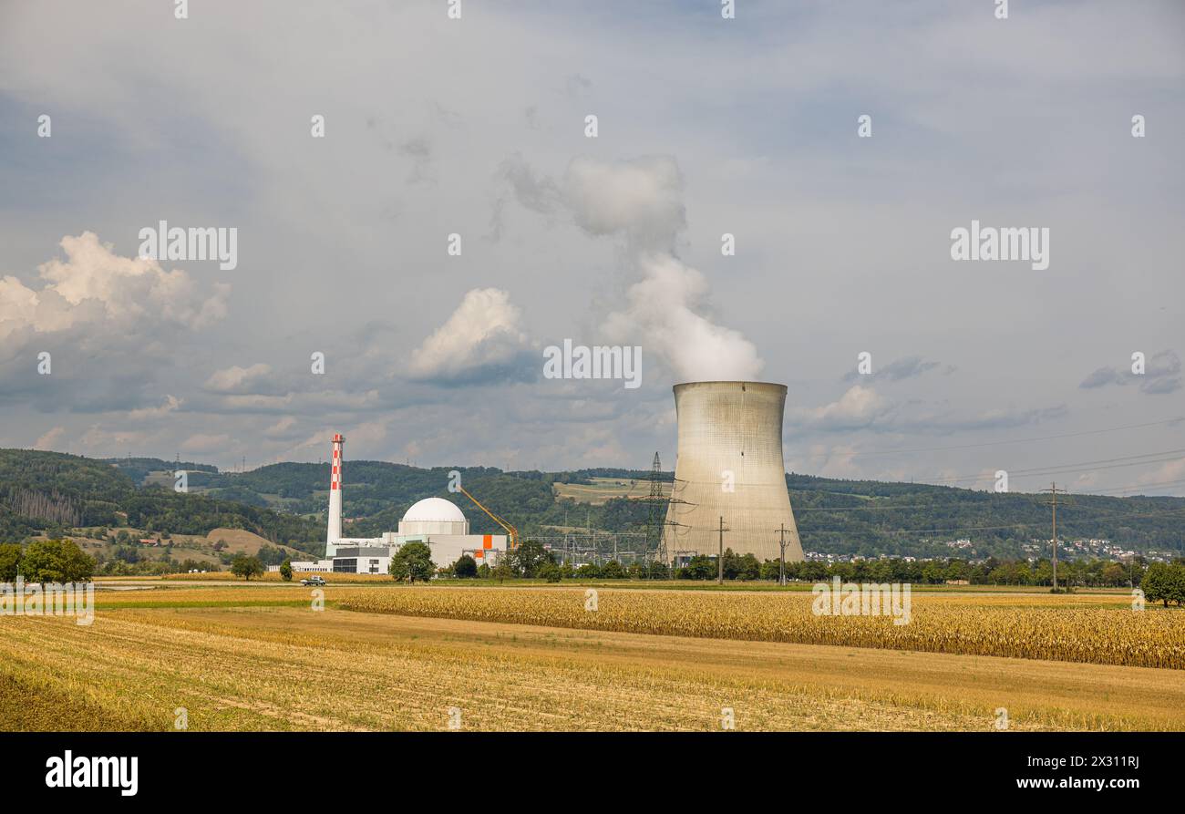 Blick auf das Atomkraft Leibstadt im Schweizer Kanton Aargau unmittelbar an der Grenze zu Deutschland. (Leibstadt, Schweiz, 30.08.2022) Banque D'Images