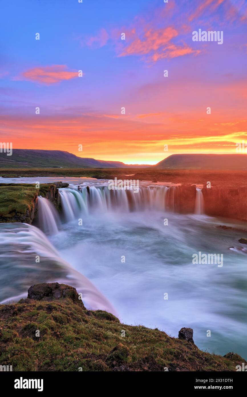 Géographie / voyage, Islande, Nordurland eystra, Laugar, Godafoss au coucher du soleil, Nord-est de l'Islande, AUTORISATION-DROITS-SUPPLÉMENTAIRE-INFO-NON-DISPONIBLE Banque D'Images