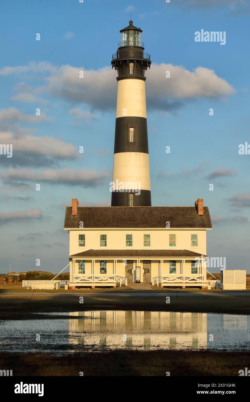 Géographie / voyage, États-Unis, Caroline du Nord, Nags Head, Bodie Island Lighthouse, CONSTRUIT EN 1872, SOIR, AUTORISATION-DROITS-SUPPLÉMENTAIRE-INFO-NON-DISPONIBLE Banque D'Images