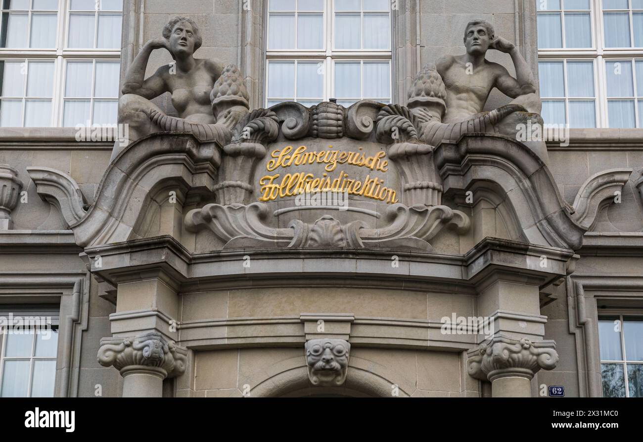 DAS Gebäude des Bundesamt für Zoll und Grenzsicherheit à Schaffhausen. Es gehört dem Zoll Nordost. (Schaffhausen, Schweiz, 06.11.2022) Banque D'Images