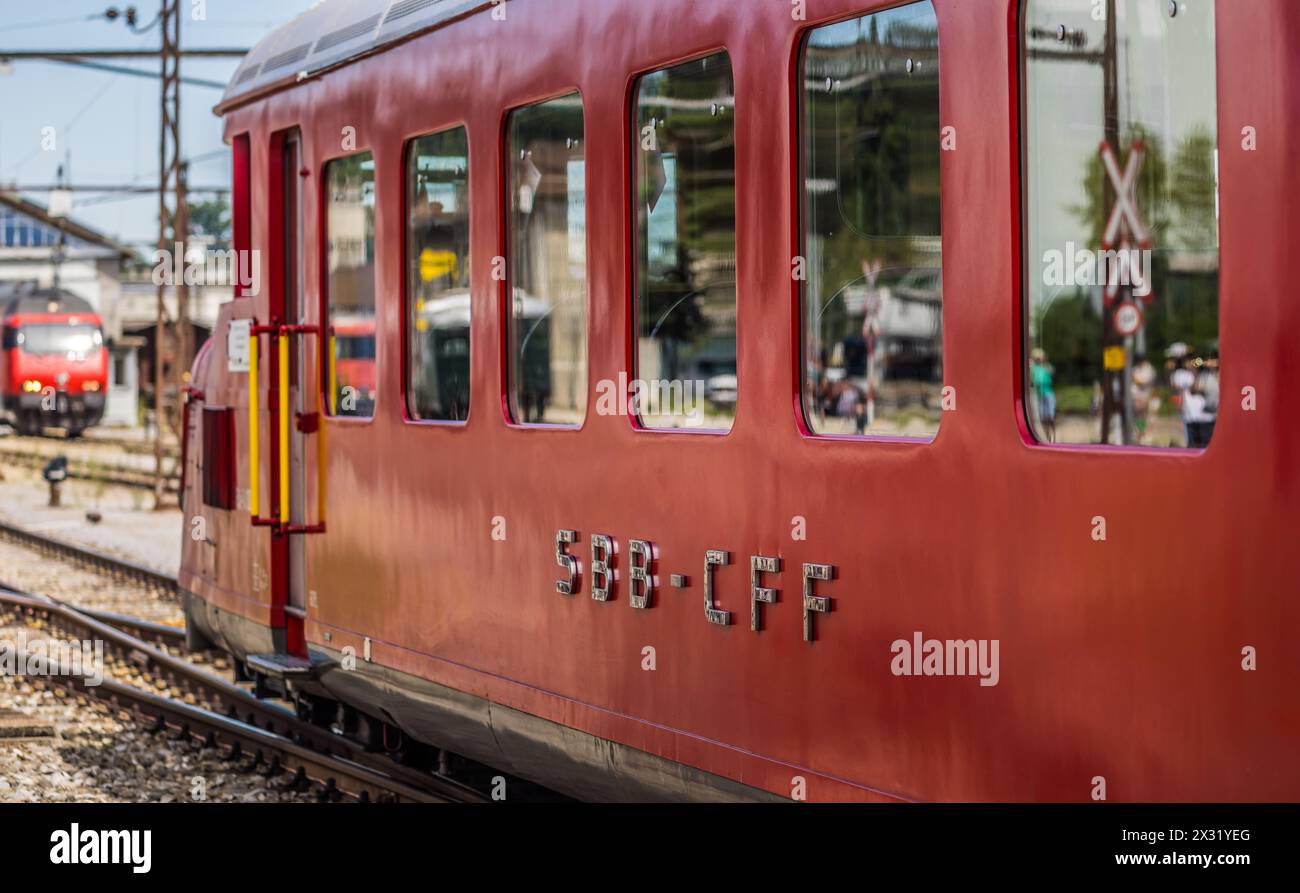 Schriftzug der SBB CFF auf einer SBB Rae 2/4, besser bekannt als Roter Pfeil in silberner Farbe. DAS historische Schienenfahrzeug fuhr BEI einer Fitne Banque D'Images