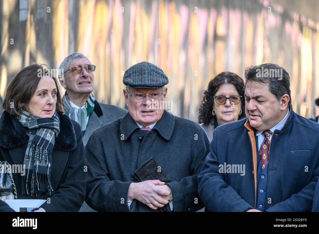 Sir Gary Robert Hickinbottom - président des tribunaux gallois et chevalier principal de la Société impériale des chevaliers Bachelor - quitte le mémorial Banque D'Images